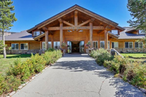 Отель Headwaters Lodge & Cabins at Flagg Ranch  Моран